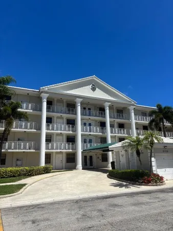 $2,400 | 6109 Balboa Circle, Unit 206, Boca Raton, FL 33433
