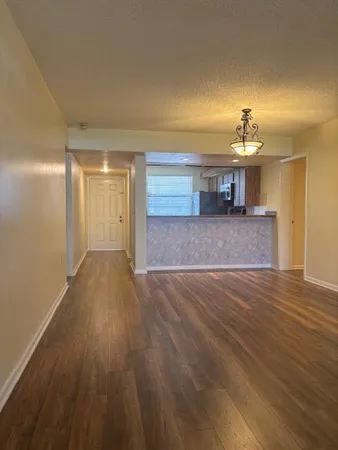 $2,400 | 6109 Balboa Circle, Unit 206, Boca Raton, FL 33433