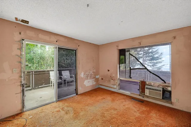 a furnished livingroom with outdoor space and large windows