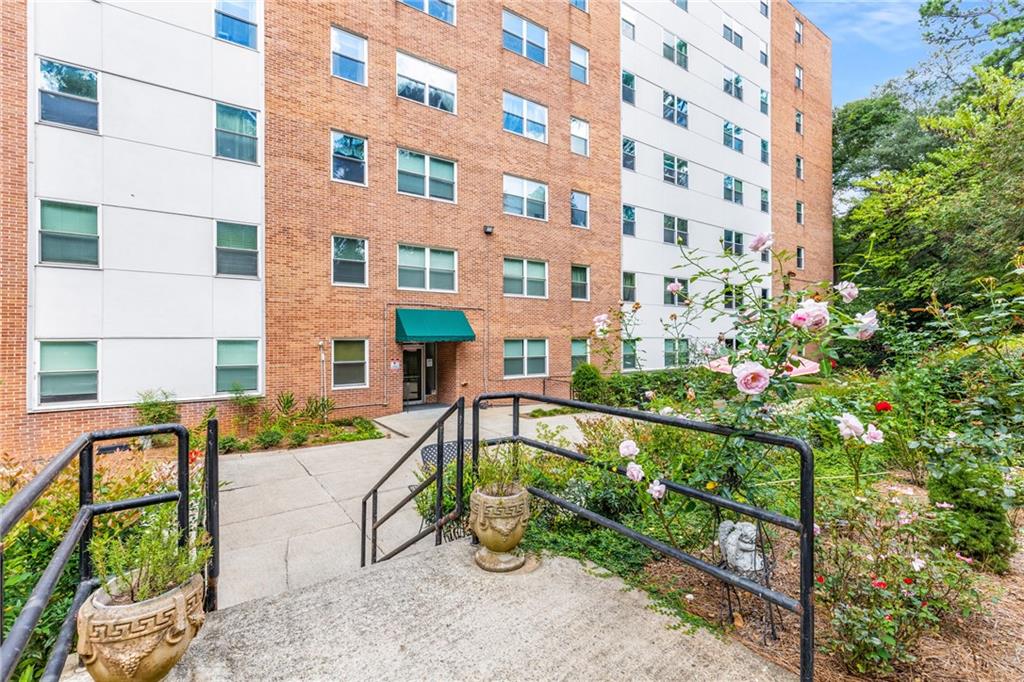 2965 Pharr Ct S Northwest, Unit 413 Atlanta, GA 30305 - Photo 25 of 39