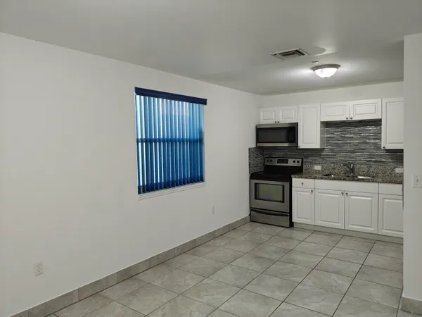 $2,000 | 2326 Taft Street, Hollywood, FL 33020