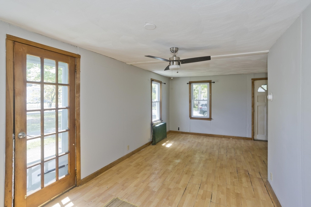 135 Lucerne Road Springfield, MA 01119 - Photo 3 of 40