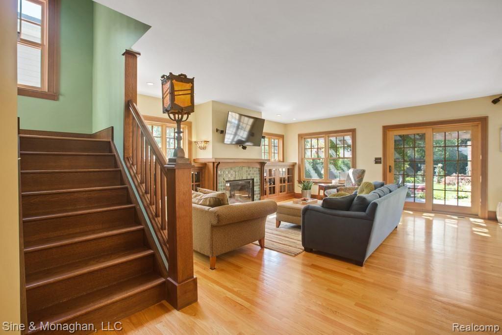 671 Washington Road Grosse Pointe, MI 48230 - Photo 29 of 62 028-hometown-visuals-2020_671-washington-gp.jpg-SMALL