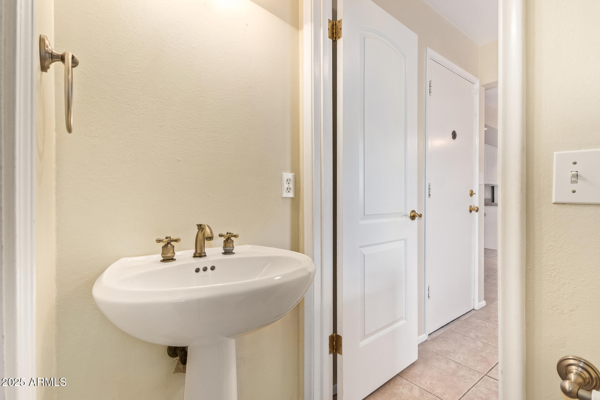 2234 East Lawrence Road Phoenix, AZ 85016 - Photo 20 of 71 a bathroom with a sink and a mirror