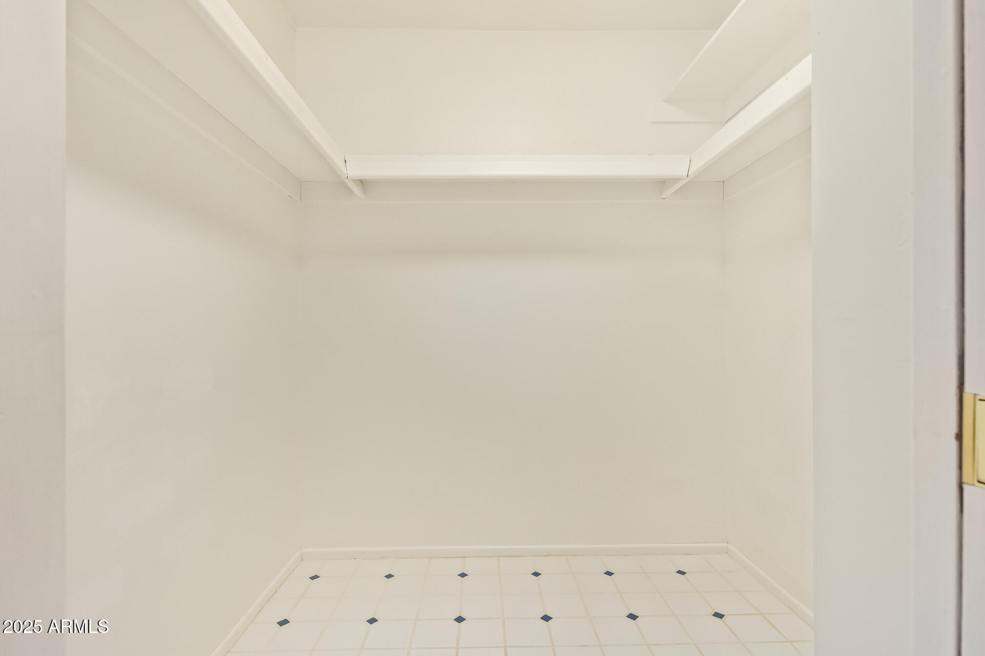 2234 East Lawrence Road Phoenix, AZ 85016 - Photo 27 of 71 22 - Lawrence primary closet