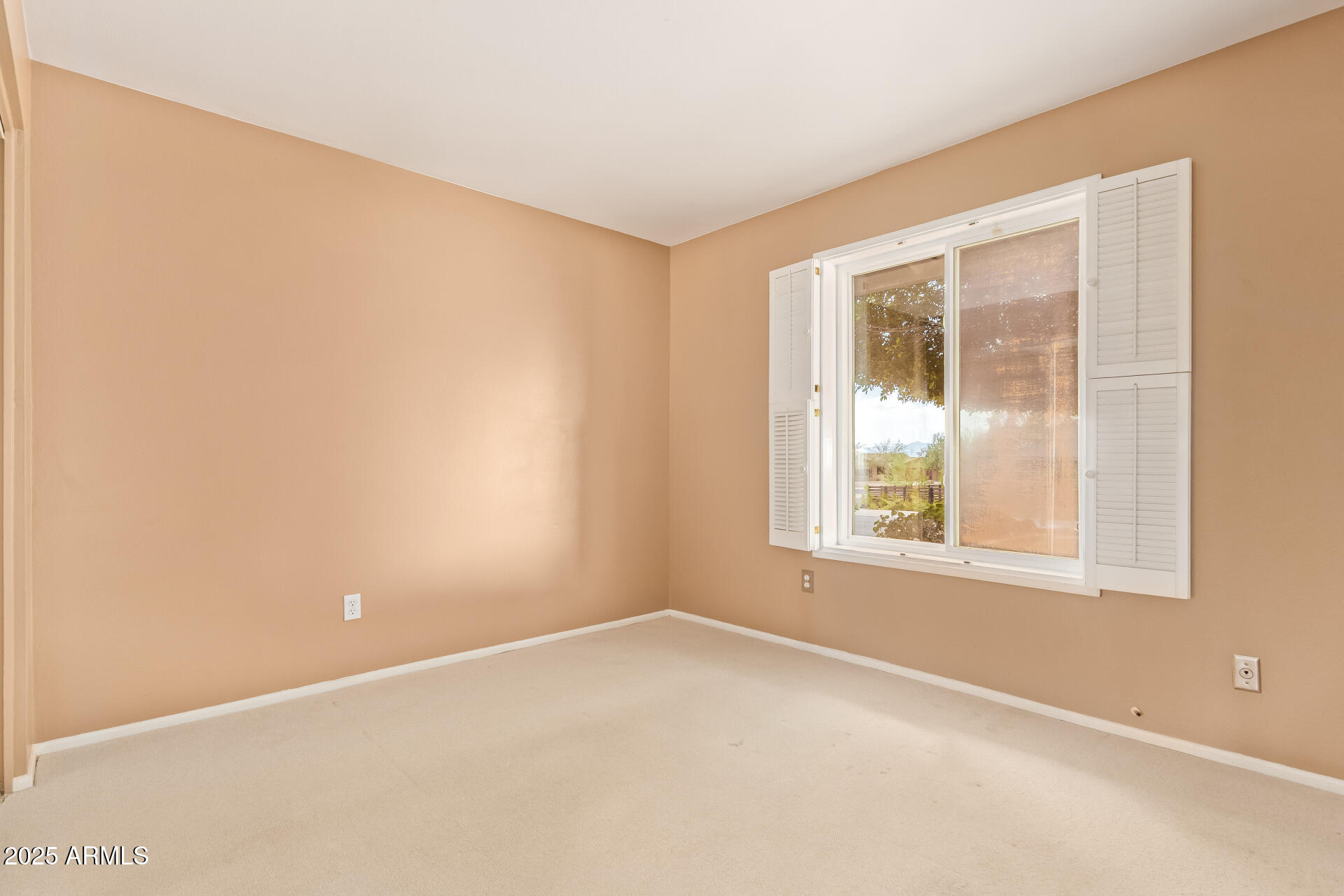 2234 East Lawrence Road Phoenix, AZ 85016 - Photo 36 of 71 an empty room with a window