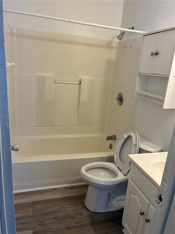 470 Southwest Dove Street Keystone Heights, FL 32656 - Photo 13 of 20 a bathroom with a sink a toilet and shower