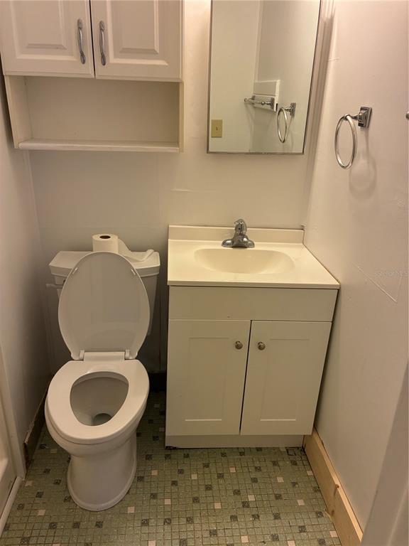 470 Southwest Dove Street Keystone Heights, FL 32656 - Photo 14 of 20 a bathroom with a sink a toilet and a mirror