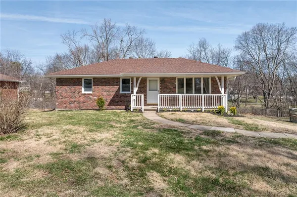 $255,000 | 220 Kennedy Drive, Gower, MO 64454