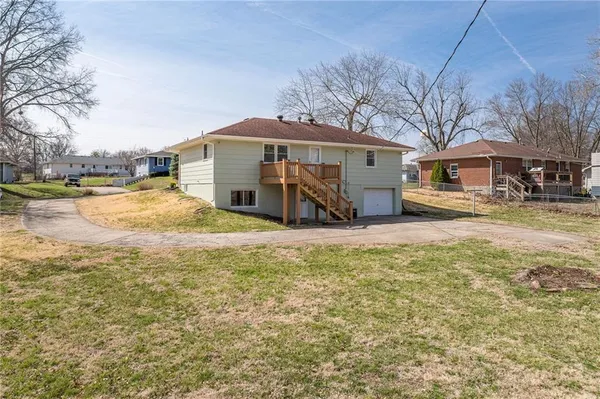 $255,000 | 220 Kennedy Drive, Gower, MO 64454