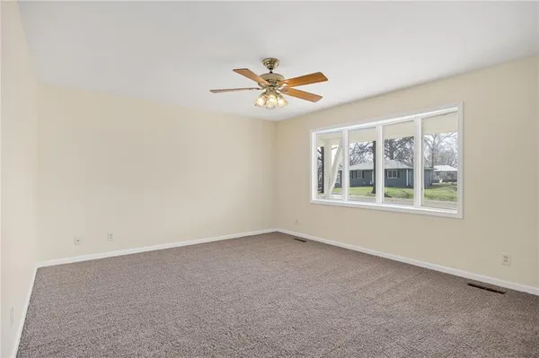 $255,000 | 220 Kennedy Drive, Gower, MO 64454