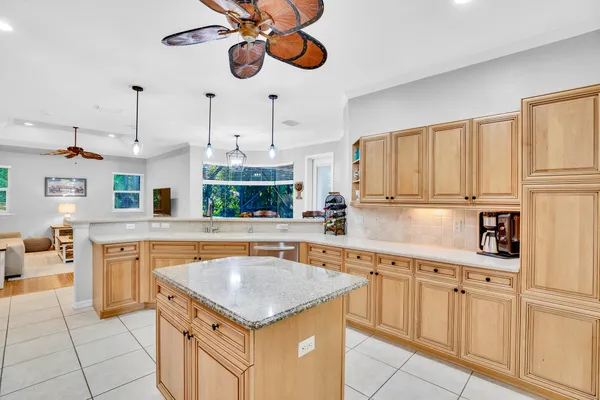 $649,999 | 502 34th Avenue, Vero Beach, FL 32968