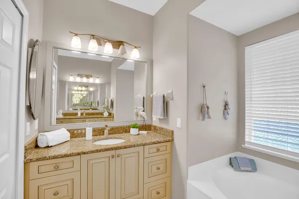 $649,999 | 502 34th Avenue, Vero Beach, FL 32968