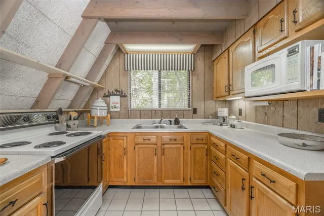 $375,000 | 834 Mitten Ridge Drive, Innsbrook, MO 63390