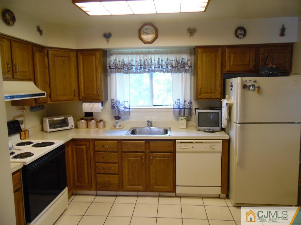 828 B Deal Road Monroe Township, NJ 08831 - Photo 5 of 22 Gallery Image 5