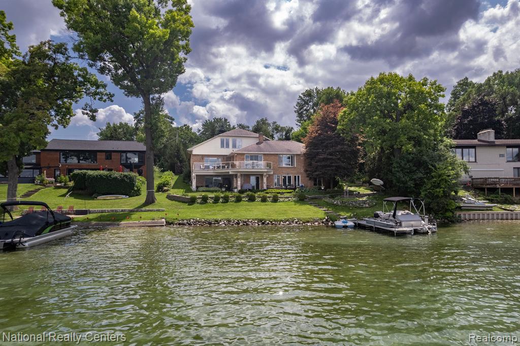 7030 Commerce Road West Bloomfield, MI 48324 - Photo 31 of 32