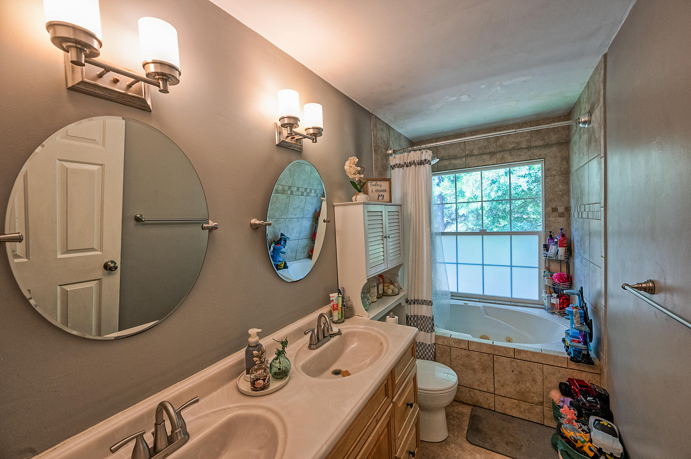 12003 Atkins Road Whitmore, CA 96096 - Photo 16 of 36 Jetted tub