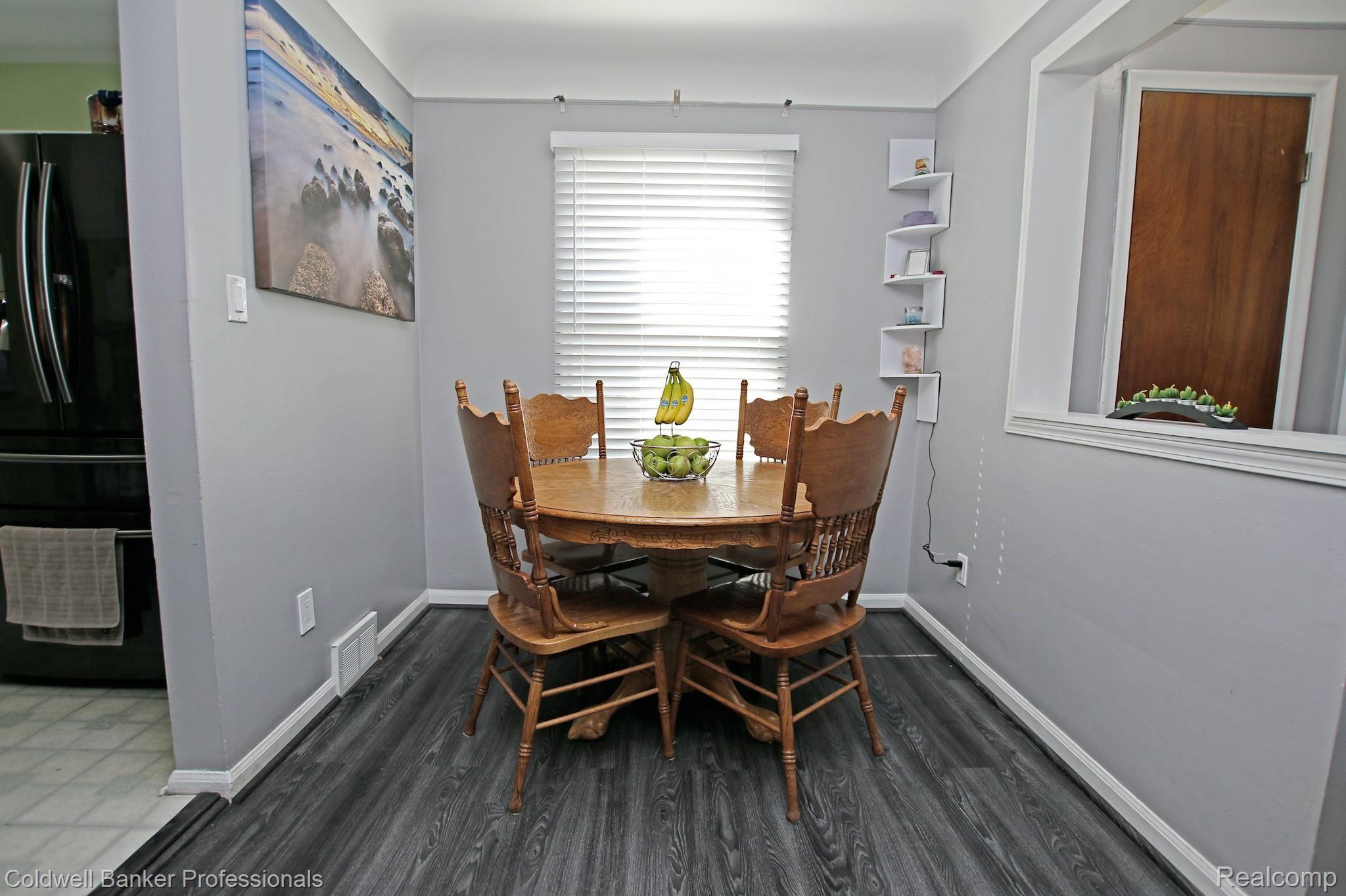 3796 Greenfield Road Berkley, MI 48072 - Photo 9 of 40 9) Dining Area.jpg
