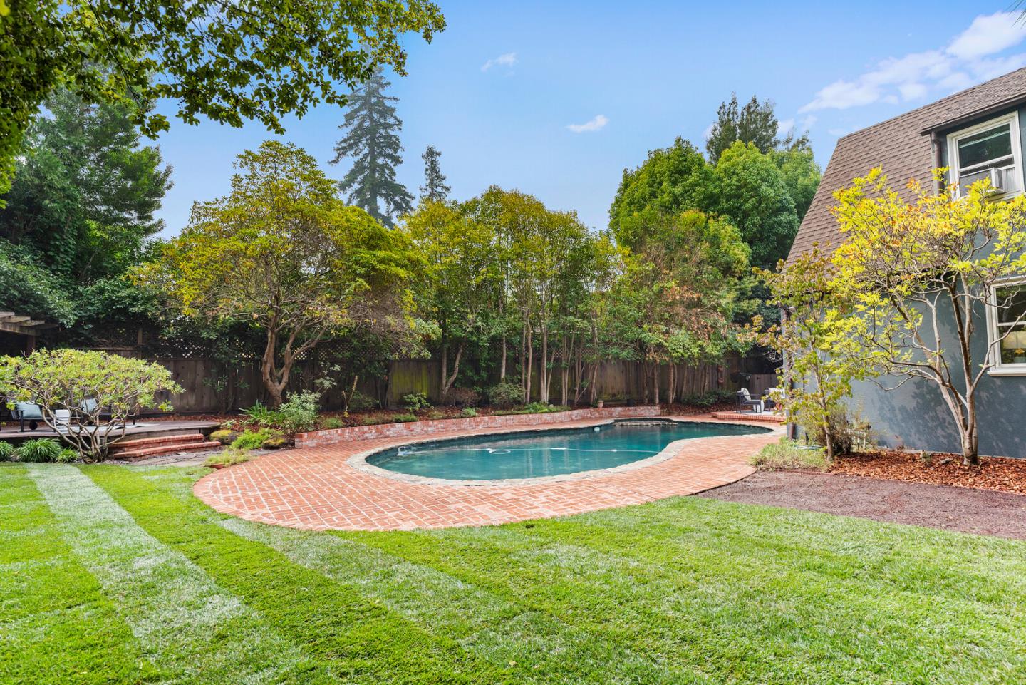750 Edgewood Road San Mateo, CA 94402 - Photo 23 of 26 a view of backyard with green space
