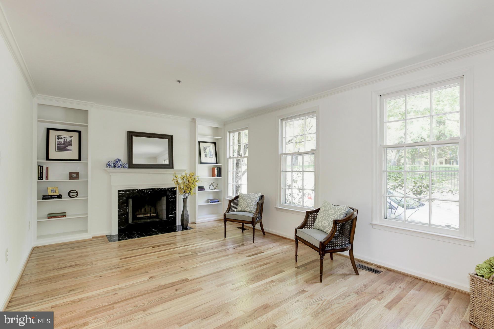 100 Kent Square Road Gaithersburg, MD 20878 - Photo 3 of 30 Living Room