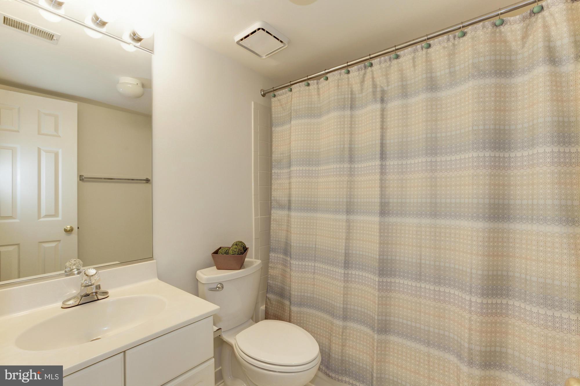 100 Kent Square Road Gaithersburg, MD 20878 - Photo 22 of 30 Bath