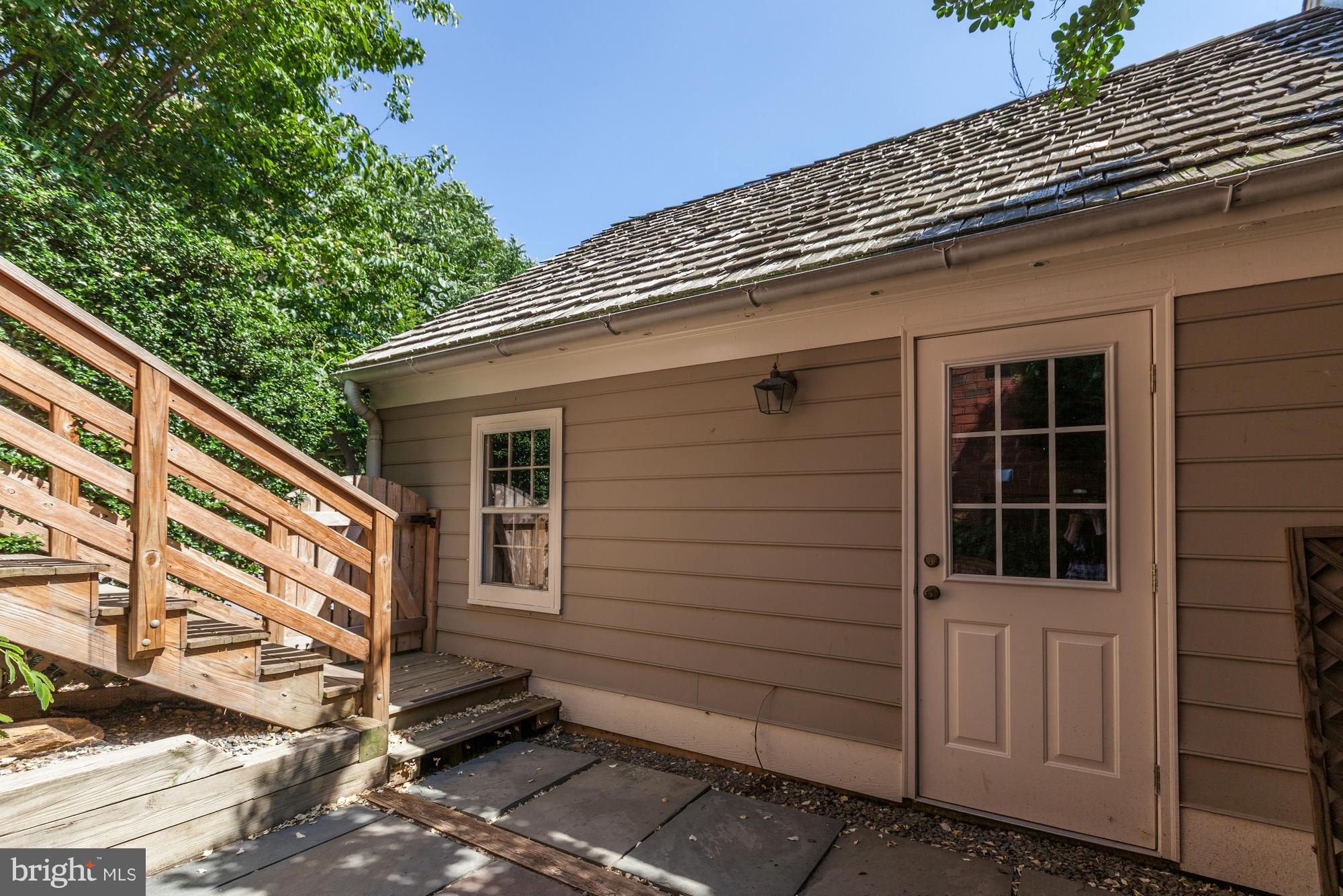 100 Kent Square Road Gaithersburg, MD 20878 - Photo 24 of 30 Exterior (Rear)