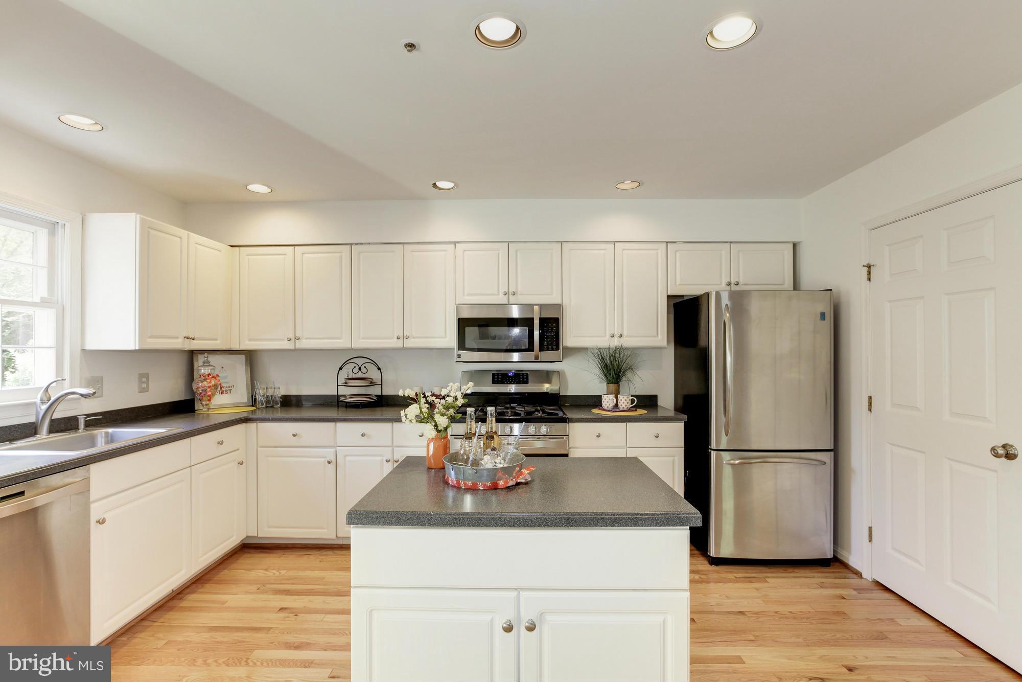 100 Kent Square Road Gaithersburg, MD 20878 - Photo 8 of 30 Kitchen