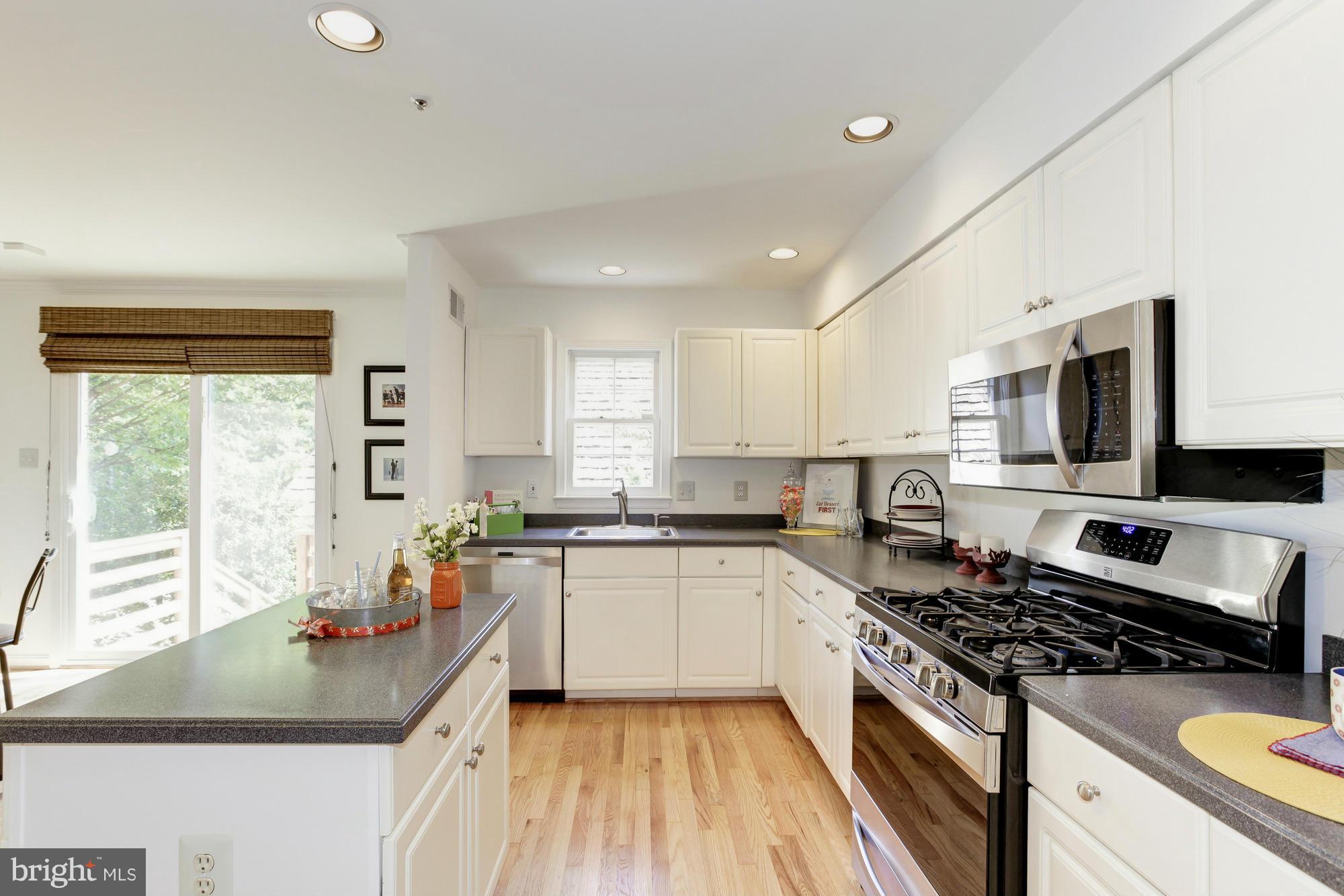 100 Kent Square Road Gaithersburg, MD 20878 - Photo 9 of 30 Kitchen
