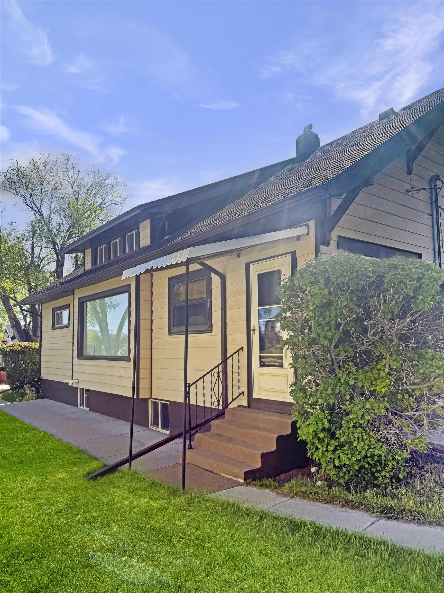 837 Summit Street Evanston, WY 82930 - Photo 3 of 22