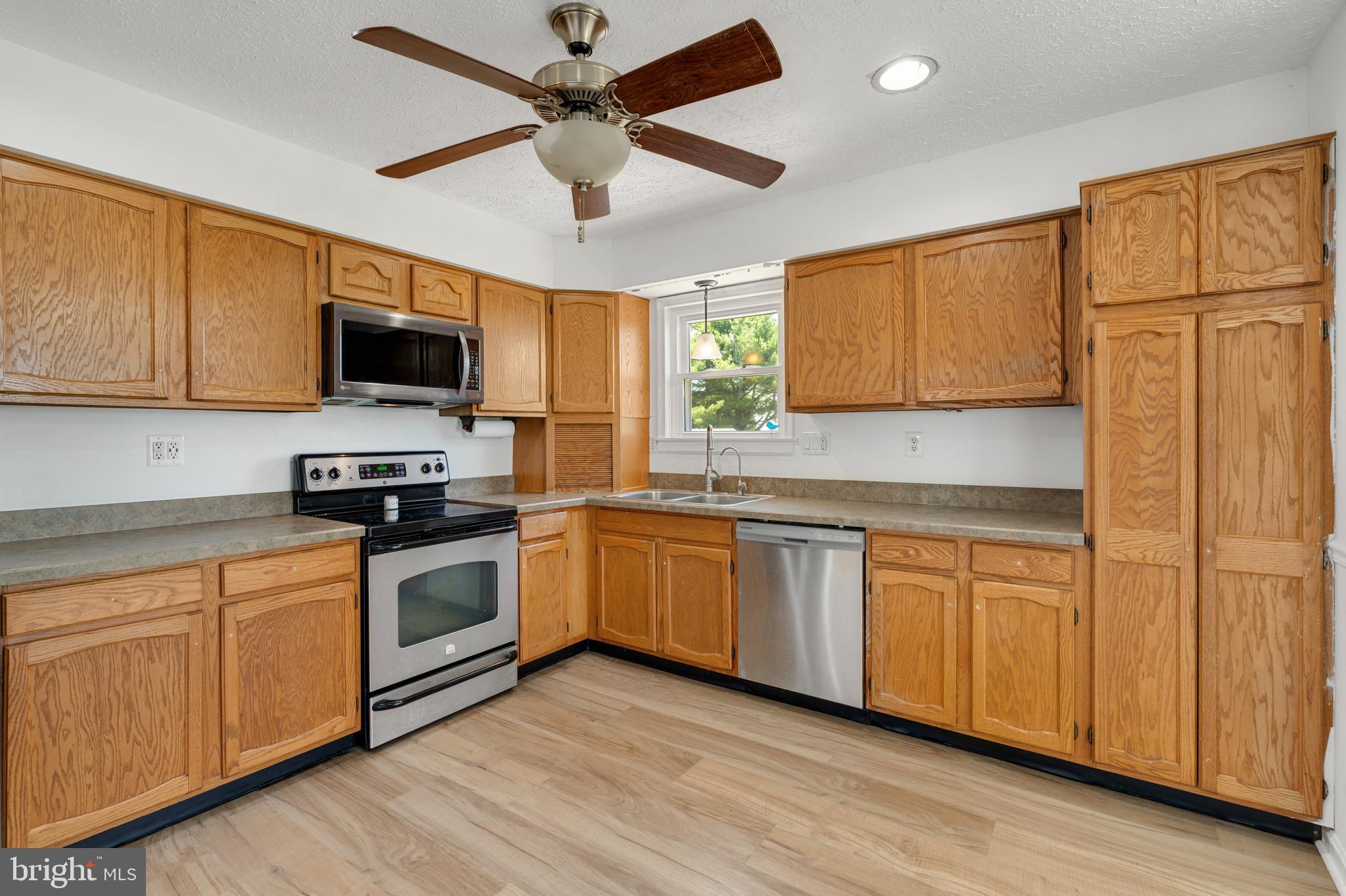 6442 Walker Road Stewartstown, PA 17363 - Photo 12 of 34