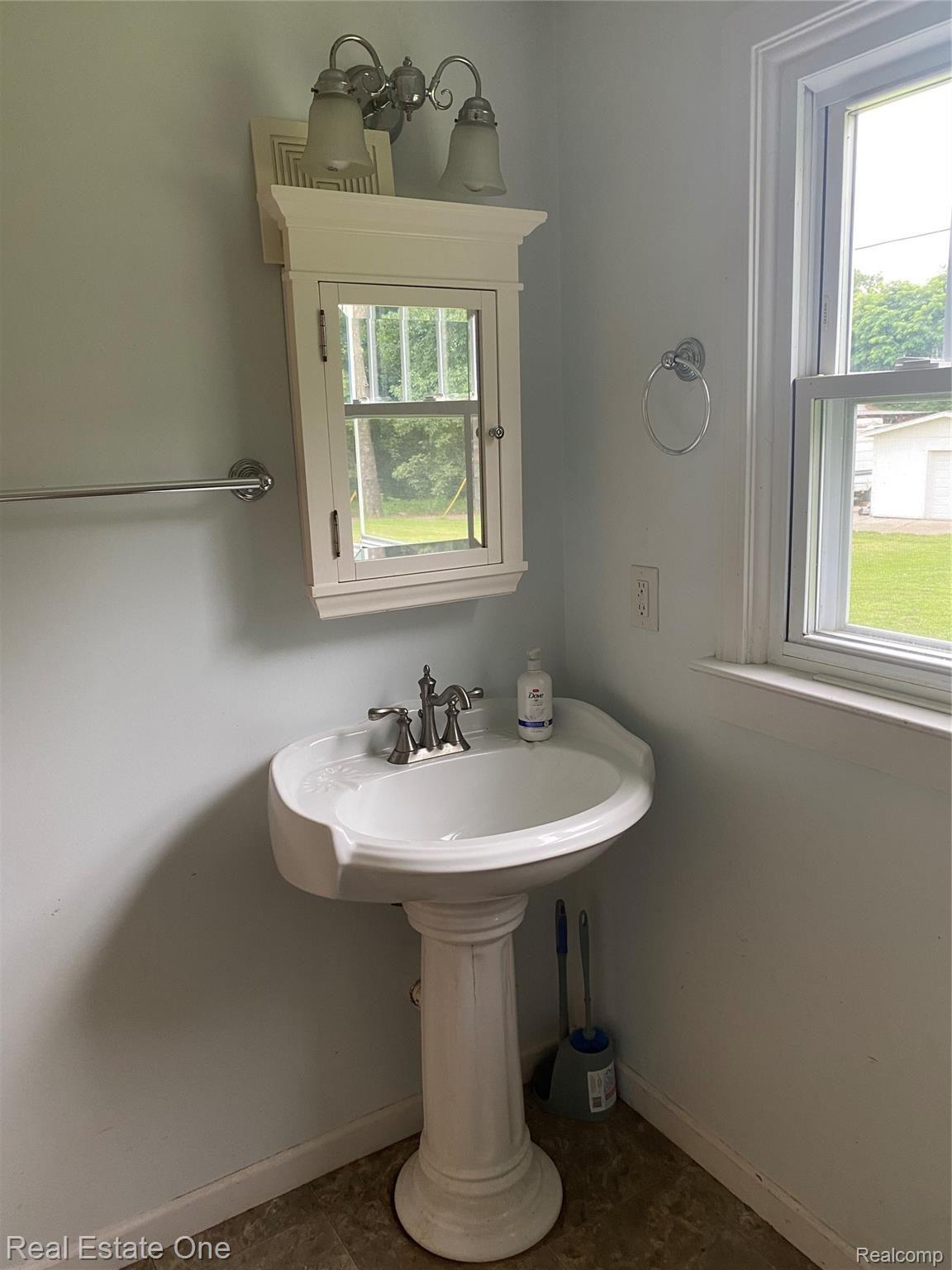 1465 Addis Road Holly, MI 48442 - Photo 9 of 16 Main Floor Bath