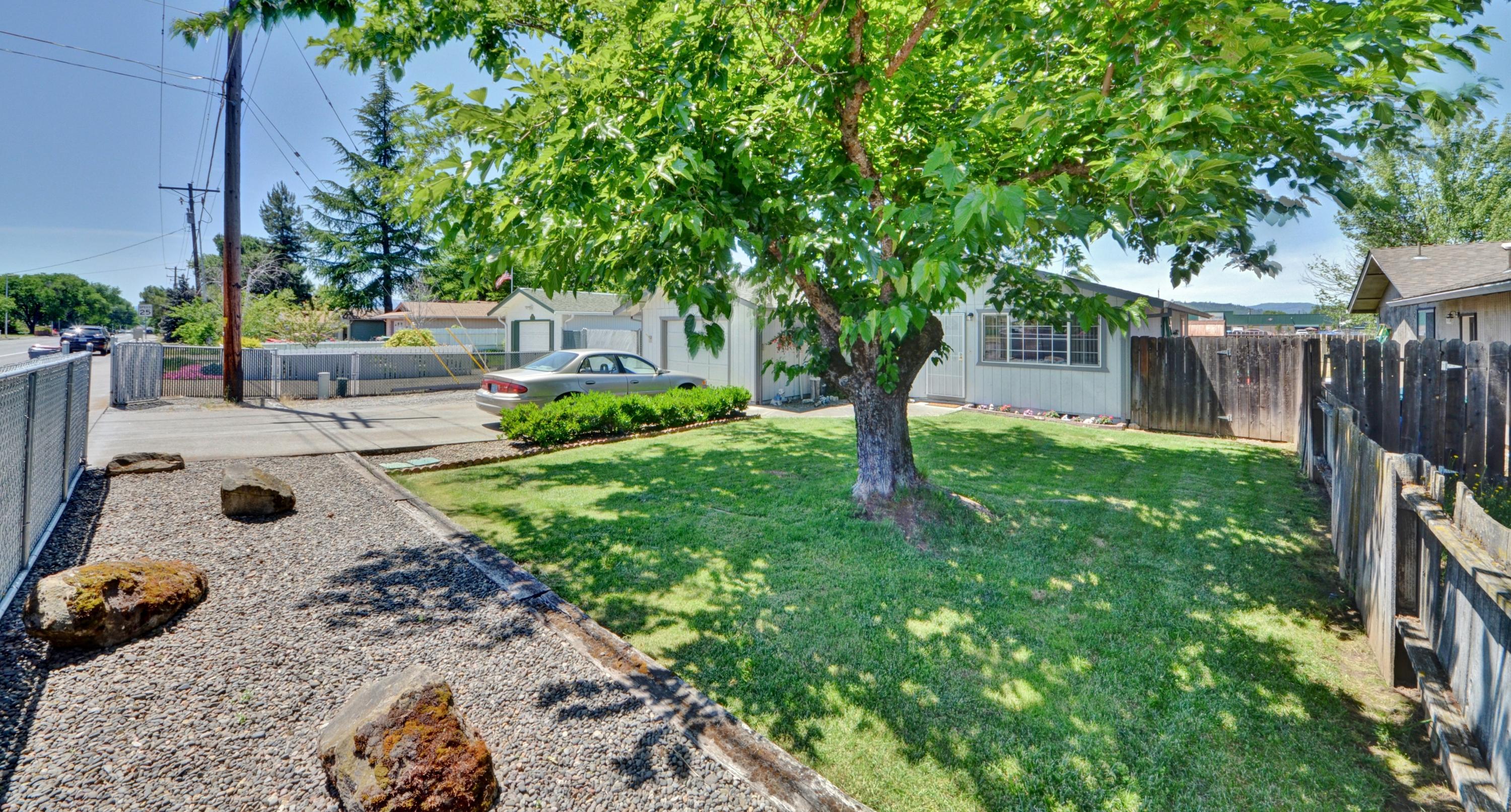 8171 Division Road White City, OR 97503 - Photo 2 of 30 032 (3)