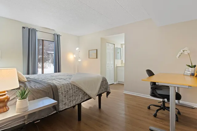 $200,000 | 63 West 64th Street, Unit 102, Westmont, IL 60559