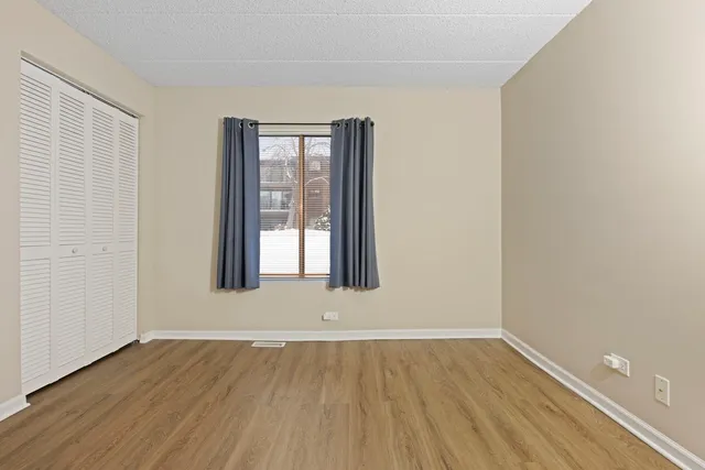 $200,000 | 63 West 64th Street, Unit 102, Westmont, IL 60559