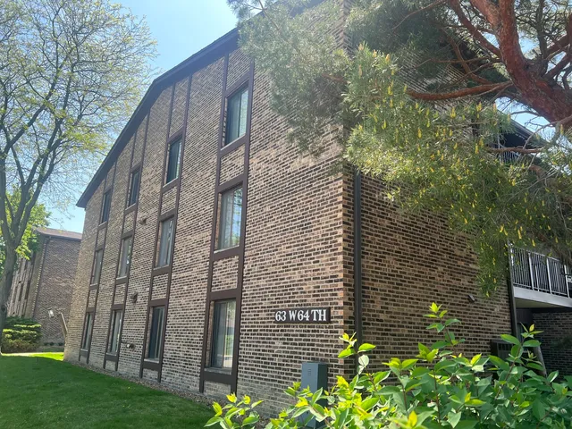 $200,000 | 63 West 64th Street, Unit 102, Westmont, IL 60559