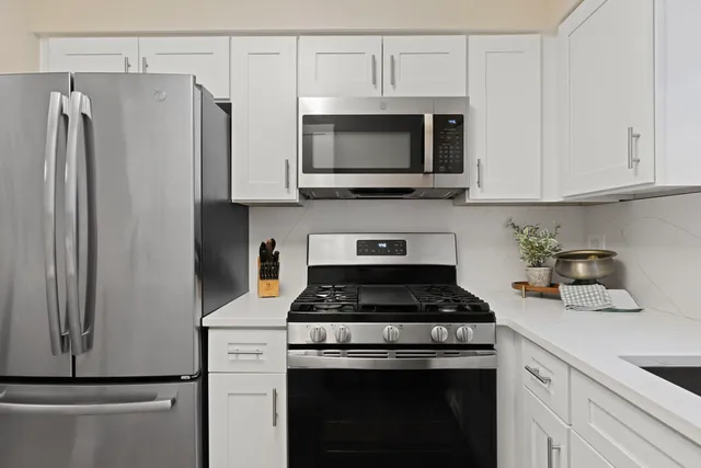 $200,000 | 63 West 64th Street, Unit 102, Westmont, IL 60559