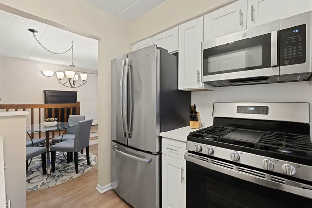 $200,000 | 63 West 64th Street, Unit 102, Westmont, IL 60559