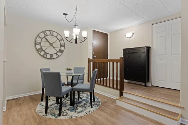 $200,000 | 63 West 64th Street, Unit 102, Westmont, IL 60559