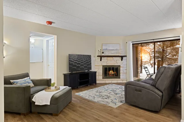 $200,000 | 63 West 64th Street, Unit 102, Westmont, IL 60559