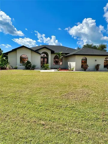 a view of a house with a yard