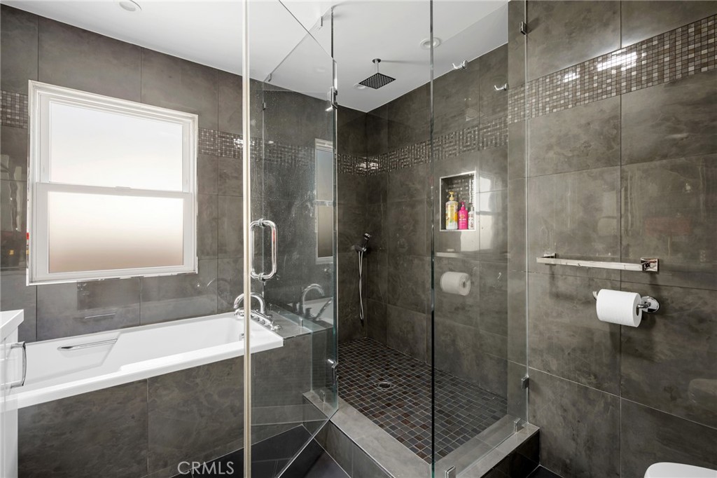 2040 West Kenneth Road Glendale, CA 91201 - Photo 27 of 64