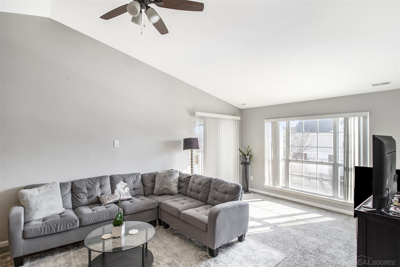 45979 Rhodes Drive Macomb, MI 48044 - Photo 6 of 15 50066326-5.JPG