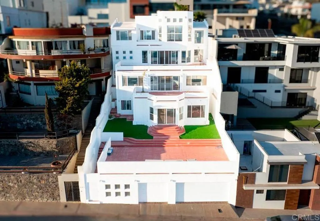 a house view with a outdoor space