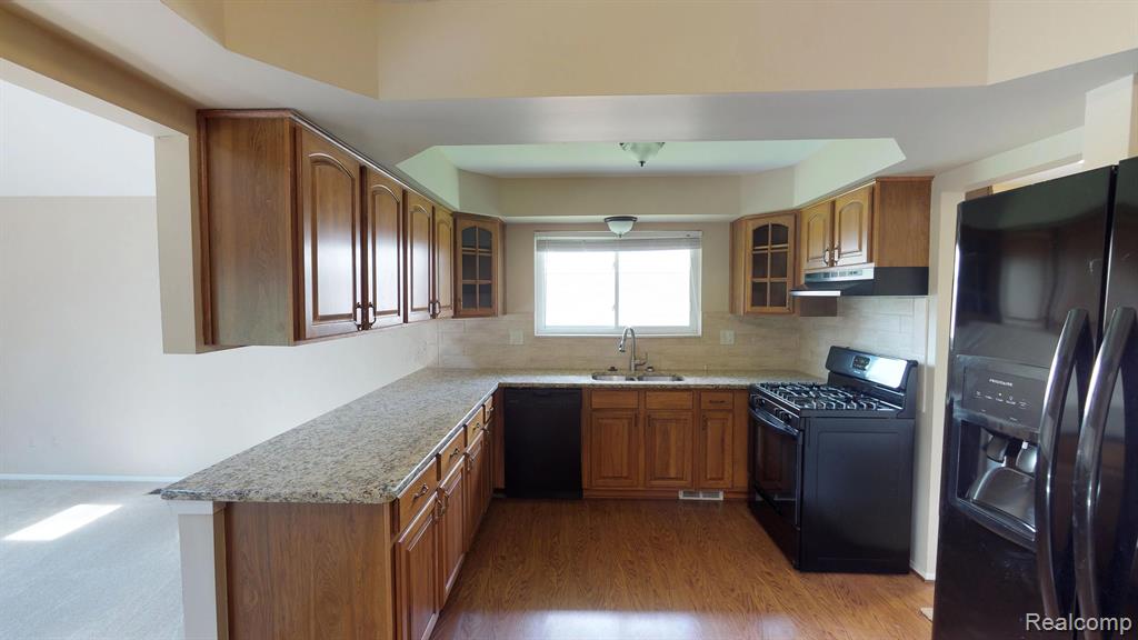 46707 Maidstone Road Canton, MI 48187 - Photo 7 of 33