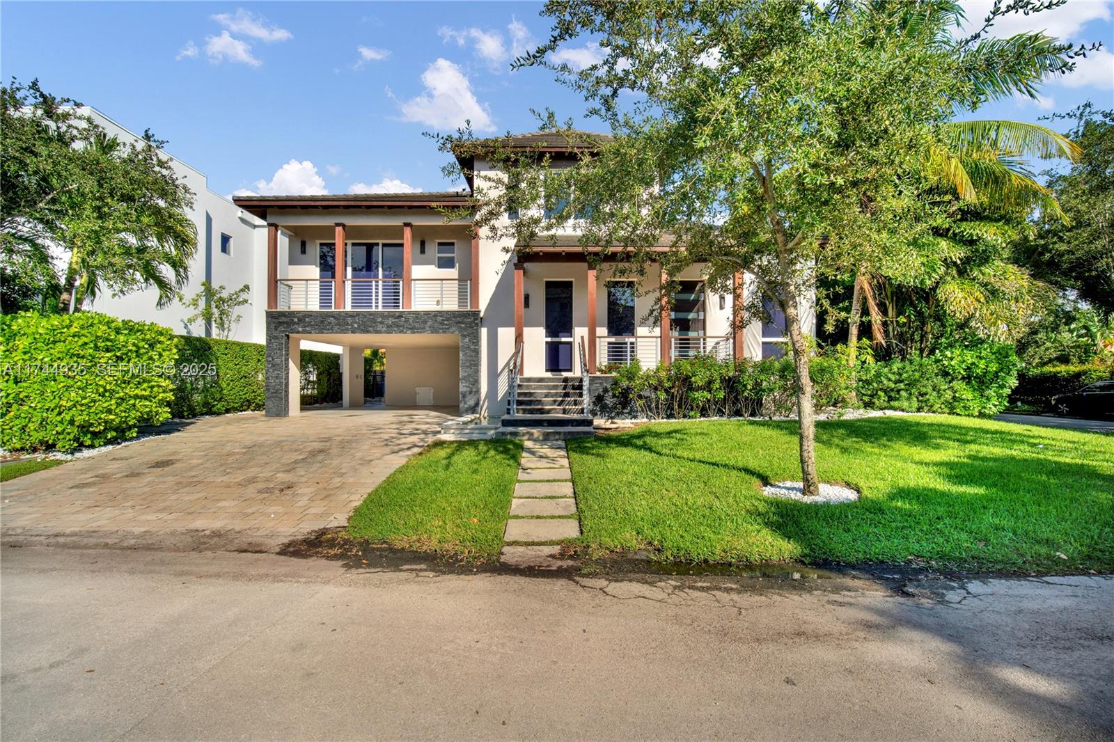 573 Warren Lane Key Biscayne, FL 33149 - Photo 25 of 35 Photo 25