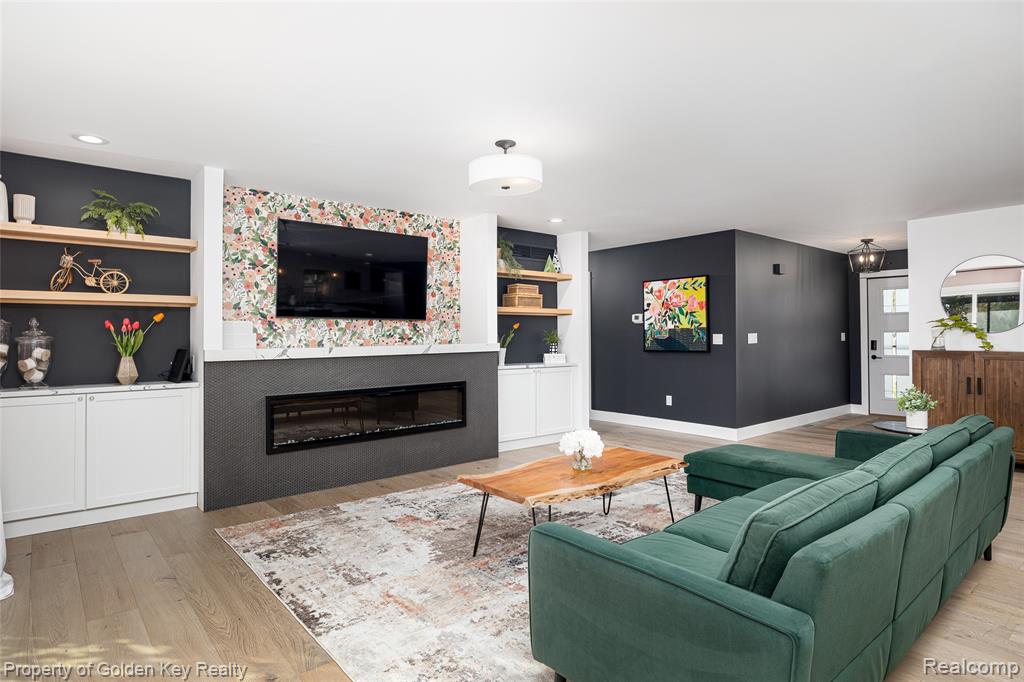 16042 Newburgh Road Livonia, MI 48154 - Photo 5 of 23 Gallery Image 5