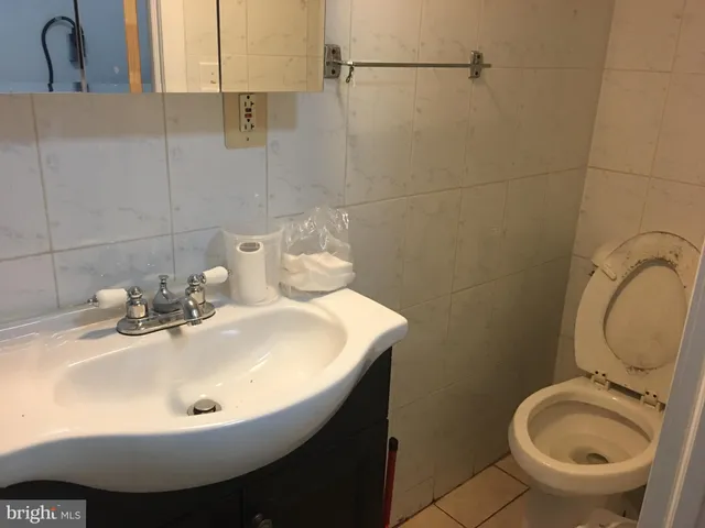 $1,900 | 1113 West Thompson Street, Philadelphia, PA 19122