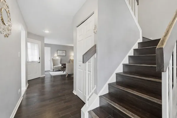 $489,900 | 1497 Whitman Court, Schaumburg, IL 60173