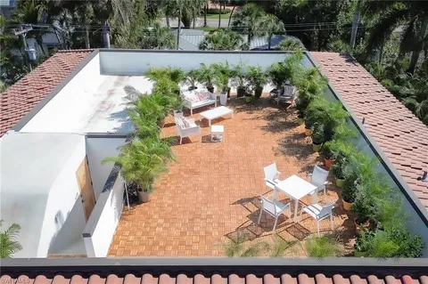 $6,950,000 | 200 South Golf Drive, Naples, FL 34102