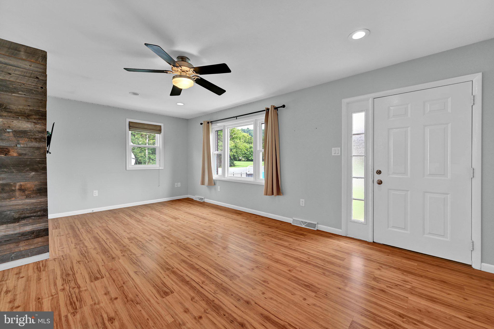301 Grant Road Reinholds, PA 17569 - Photo 7 of 31 Living Area